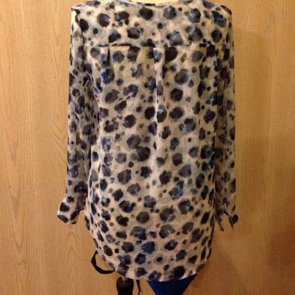 Blue and white blouse - Picture 4 of 4