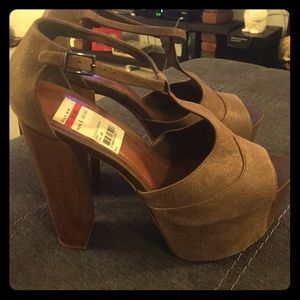 Brand new Jessica Simpson Dany platform!🔥