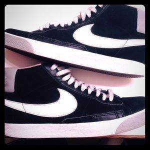 NIKE BLAZERS   size 10