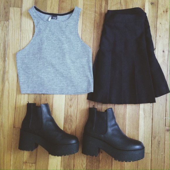 💀 thinly striped crop top 💀