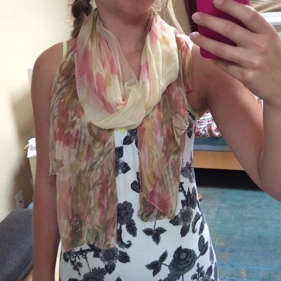 DONATED. Beautiful feminine floral scarf