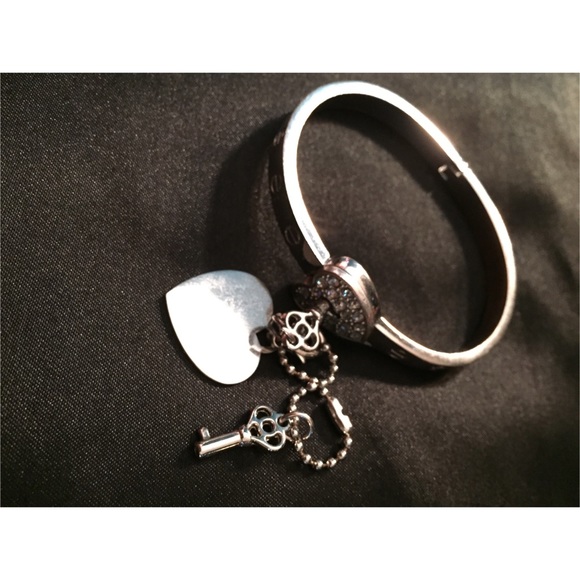 Cute heart bracelet from things remembered - Picture 3 of 4