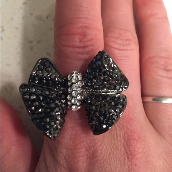 Crystal bow cocktail ring