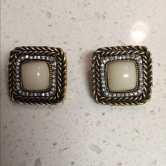 Chic earrings