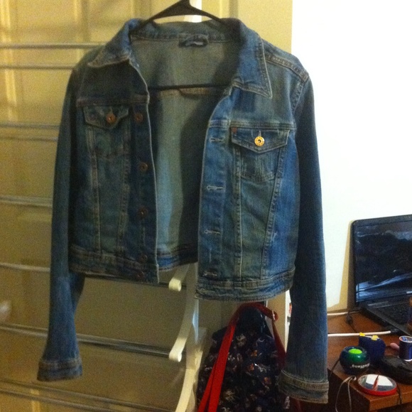 Cropped denim jacket
