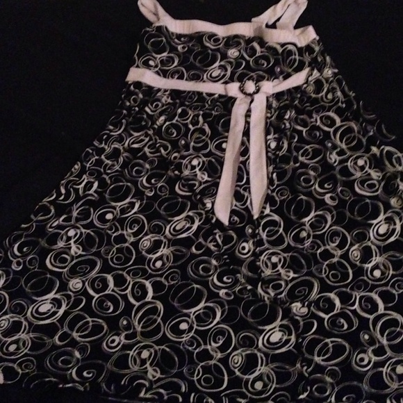 Adorable sleeveless dress