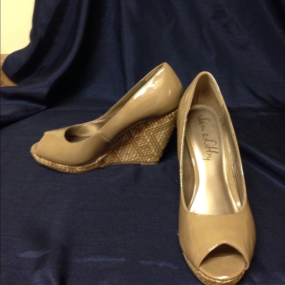 PRICE DROP! Tan wedges!