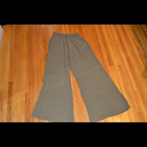 Urban Outfitters Ecoté brand capris