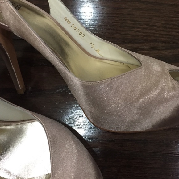 Stuart Weitzman Nude Pumps size 7.5 - Picture 2 of 4