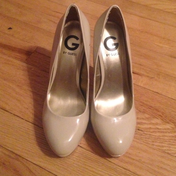 Nude Guess Platform Pumps - Picture 2 of 3