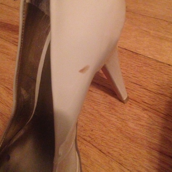 Nude Guess Platform Pumps - Picture 3 of 3