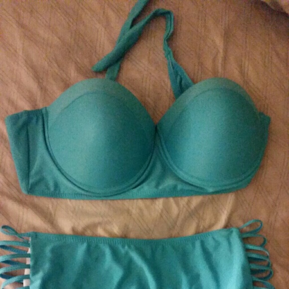 Swimsuit - Picture 3 of 3