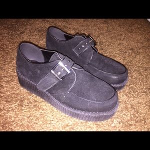 buckle creepers