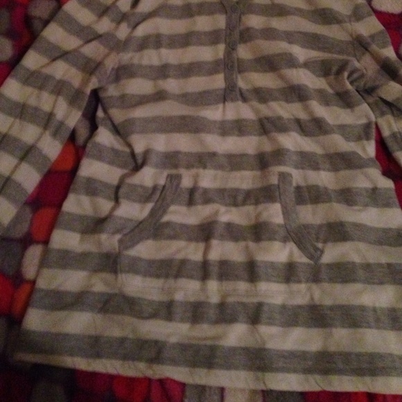Cute long sleeve striped hoodie top so med