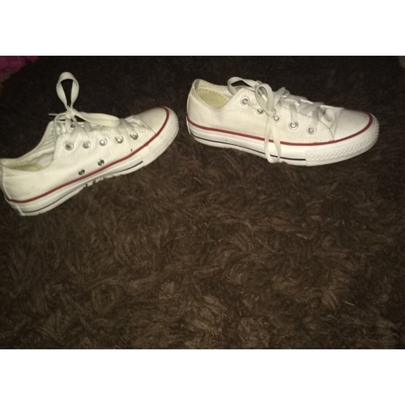 White lowtop converse size 6!