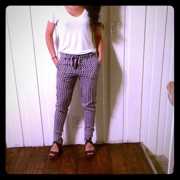 Loose printed pants.