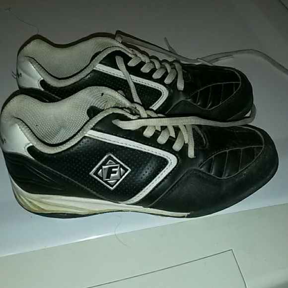 Girls baseball cleats - Picture 1 of 2