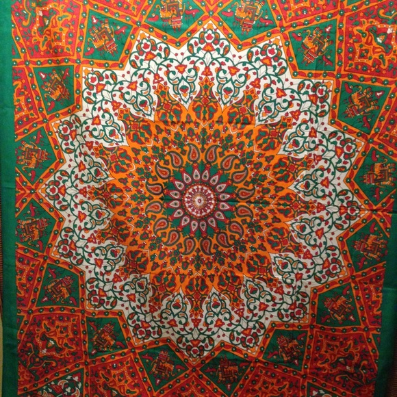 SALE!💫Beautiful orange and green star tapestry 💫 - Picture 2 of 3