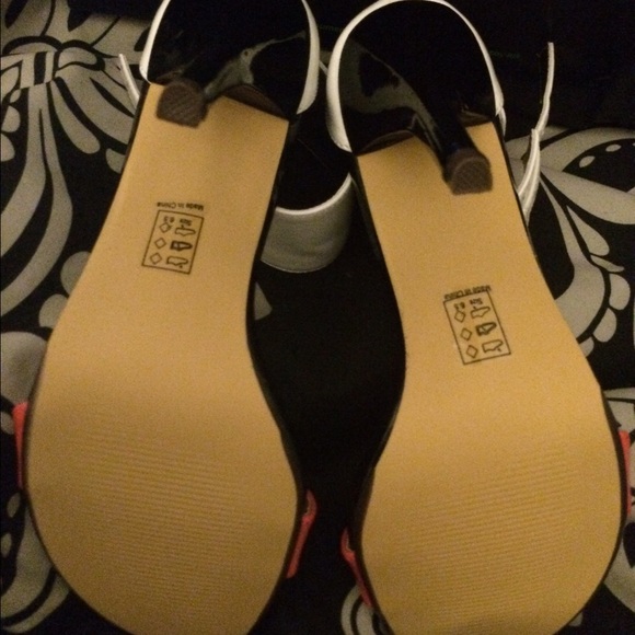 Heels - Picture 4 of 4