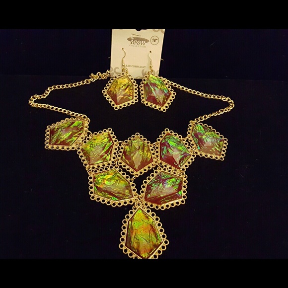 Beautiful Incandescent Necklace & Earring Set