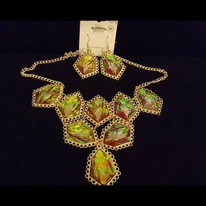 Beautiful Incandescent Necklace & Earring Set