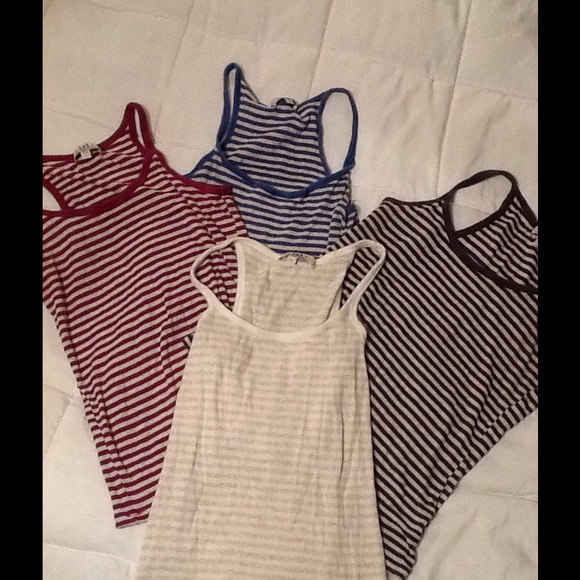 Bundle of 4 tank tops