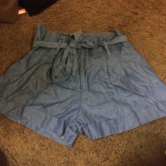 Darling high waisted shorts!