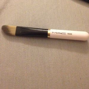 MAC 193 Brush