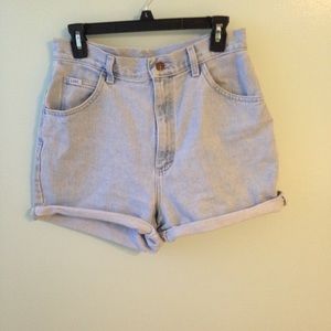 🍥 light wash high waisted shorts 🍥