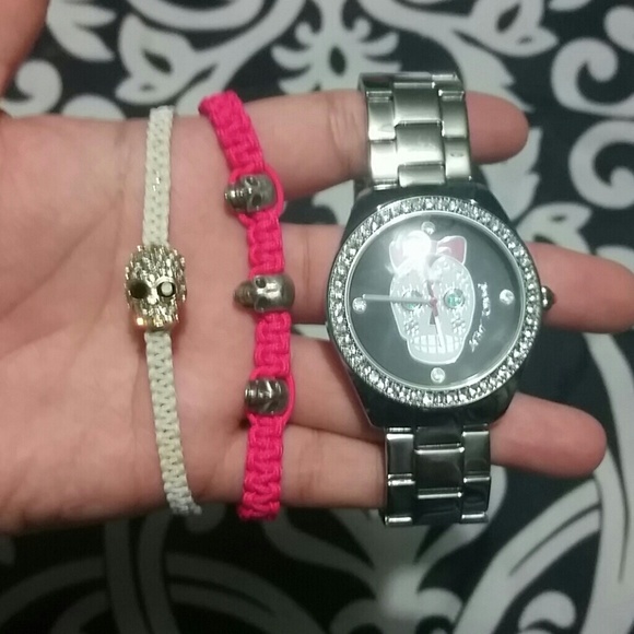 Skull themed items