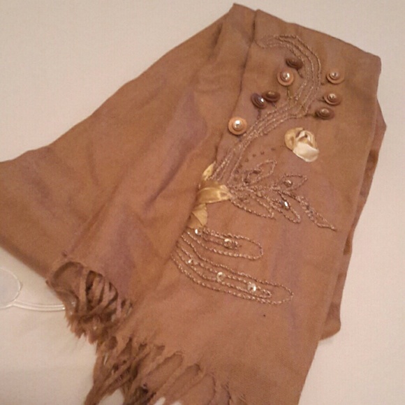 Nice scarf - Picture 2 of 2