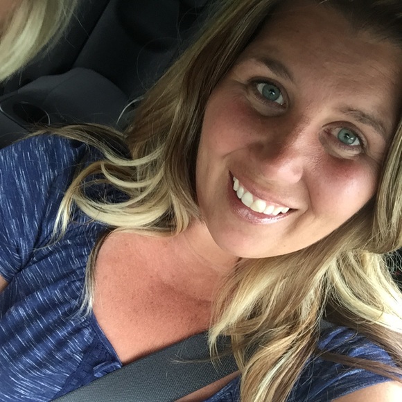 Meet your Posher, April - Picture 1 of 1