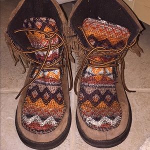 muk luks tanya fringe moccasin boots