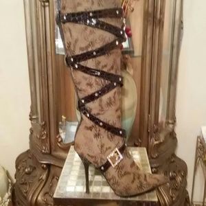 APPLE BOTTOMS STRAPPED BOOTS ????