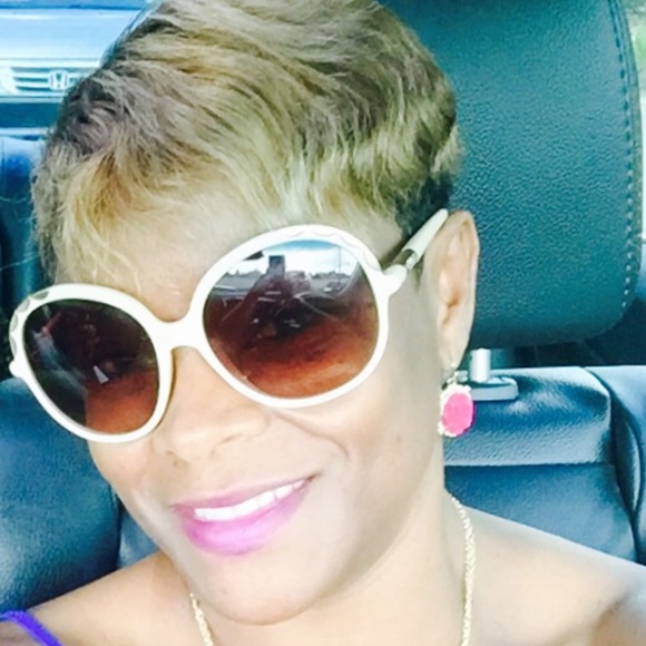 Meet your Posher, Adrian - Picture 1 of 1