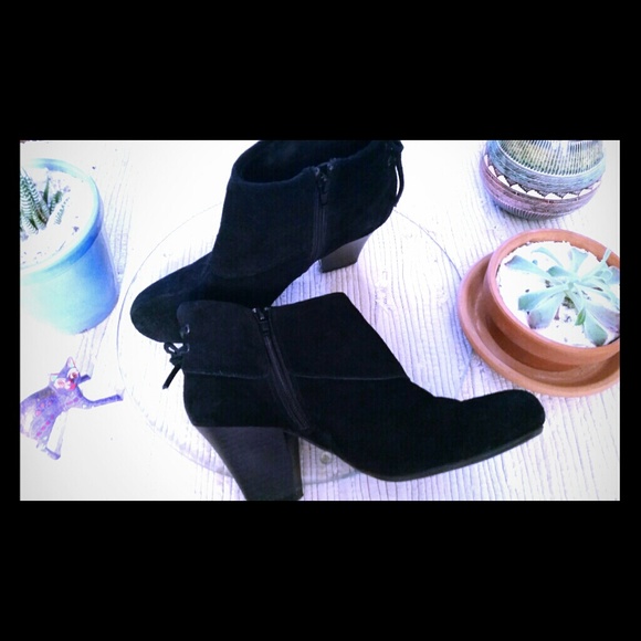 VICTORIA'S SECRET: Antique Style Bootie
