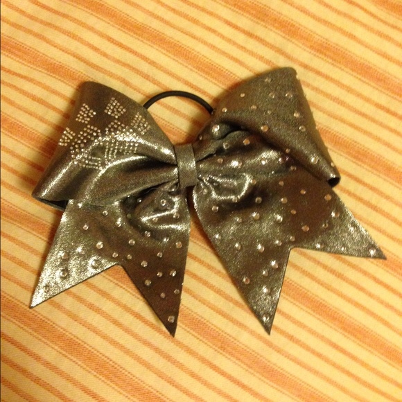 Cheer athletics silver bow 💞 - Picture 3 of 3