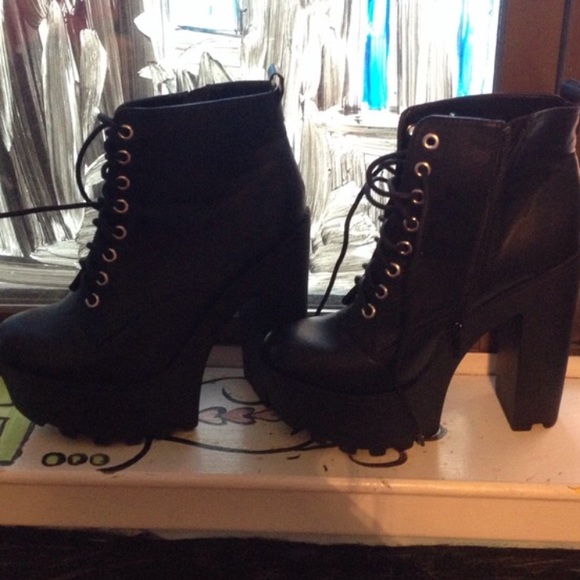 Platform laced boots