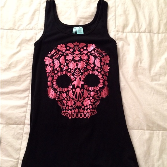 Skull fitted tank