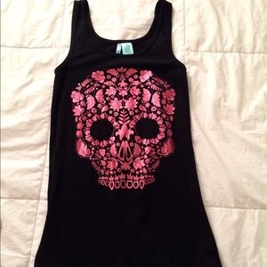 Skull fitted tank