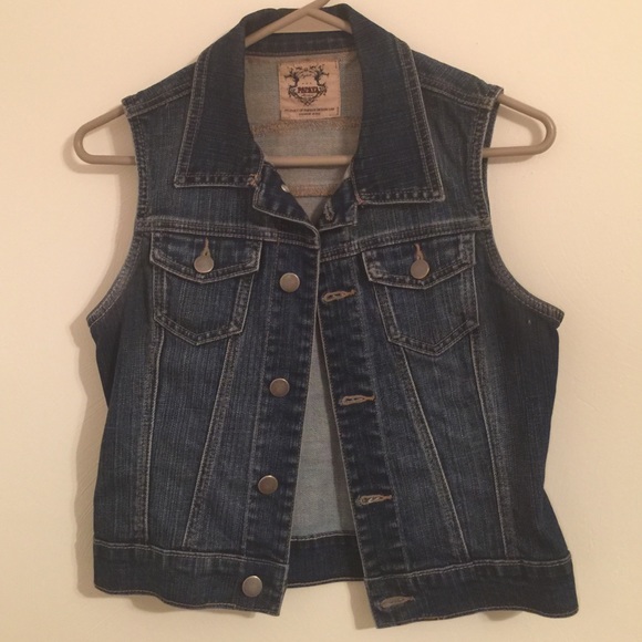 Sleeveless jean jacket