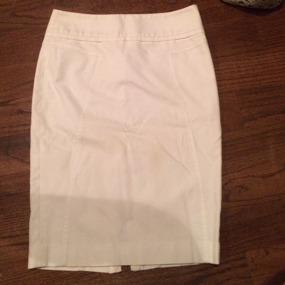 White slim pencil skirt