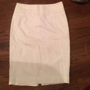 White slim pencil skirt