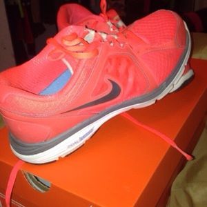 NIKE RUNNING SHOES