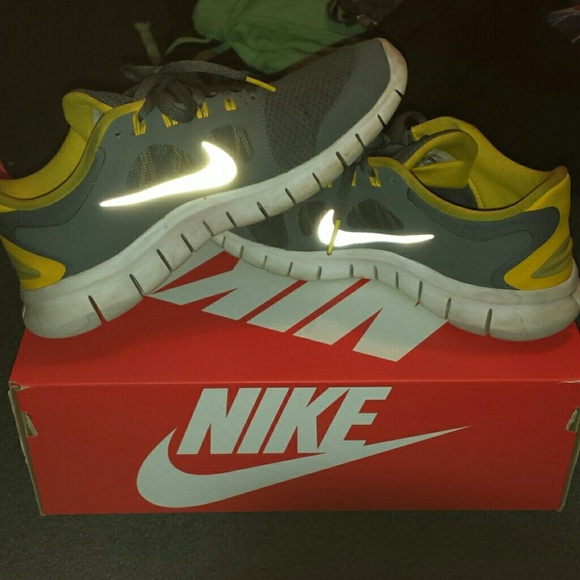 Nike livestrong free runs