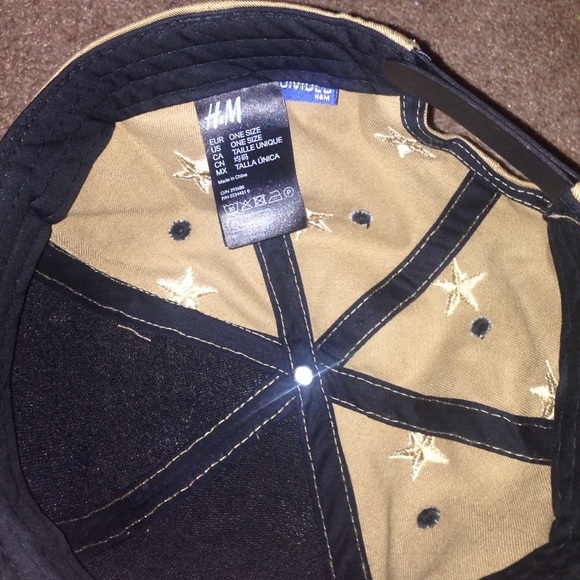 H&M SnapBack - Picture 2 of 2