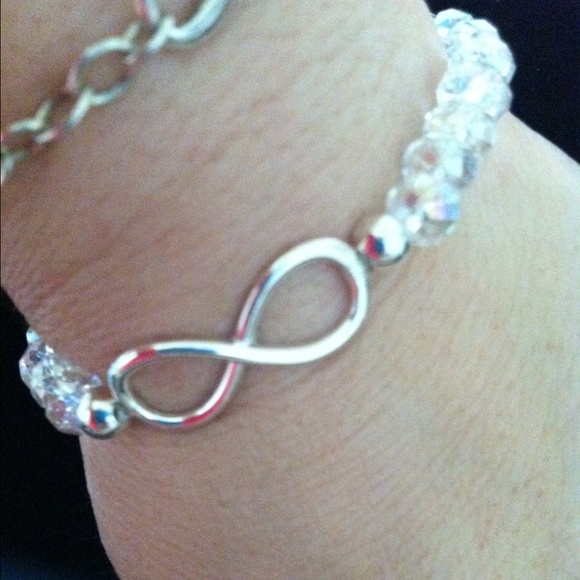 🚩SOLD🚩Bracelet  white Crystal infinity Charm - Picture 2 of 3