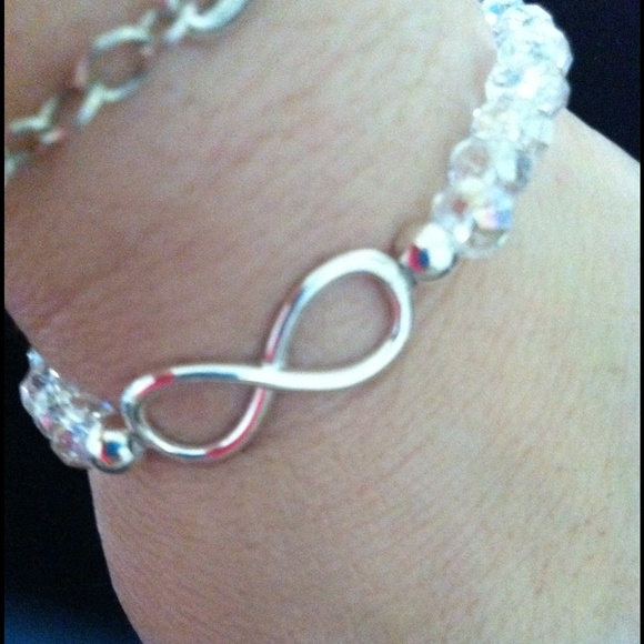 🚩SOLD🚩Bracelet  white Crystal infinity Charm - Picture 3 of 3