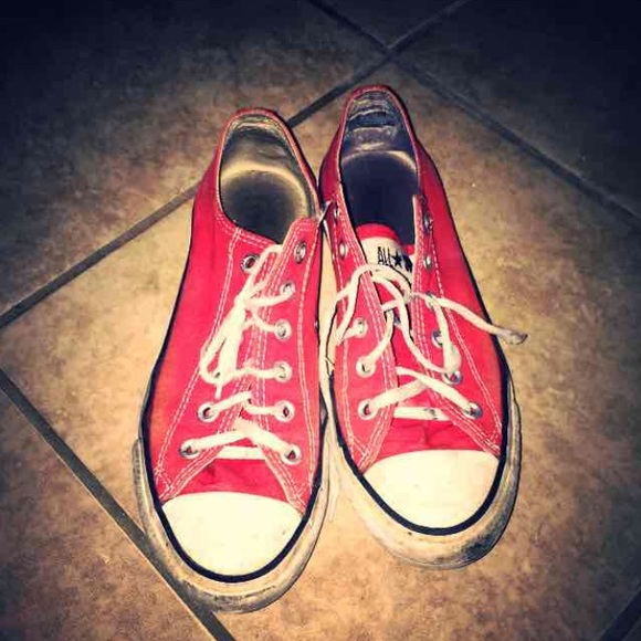 Red chuck Taylor converse !