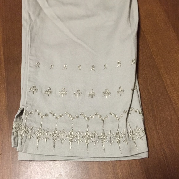 Capri pants - Picture 2 of 3